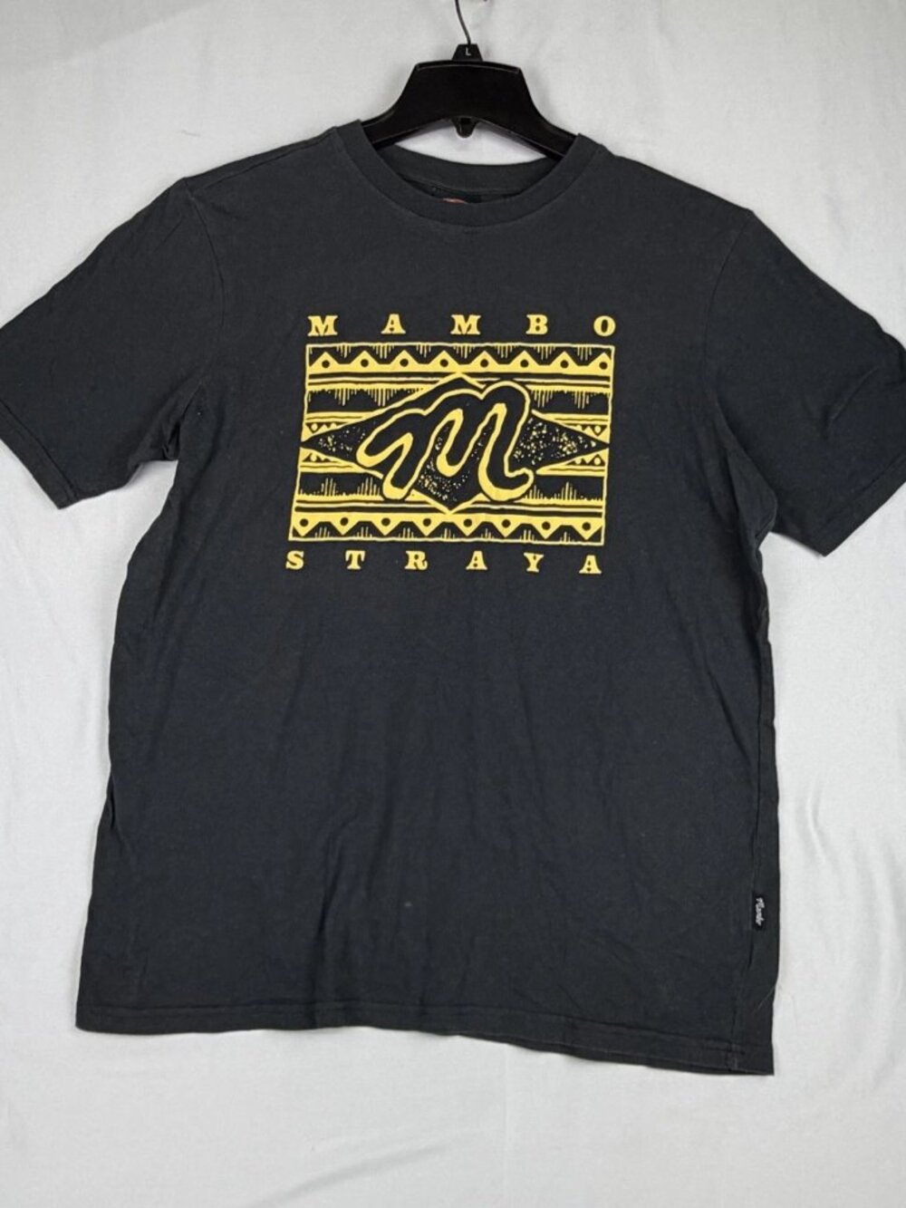 Mambo Men’s Black Straya Graphic Logo Crew Neck Short Sleeve T-Shirt Medium